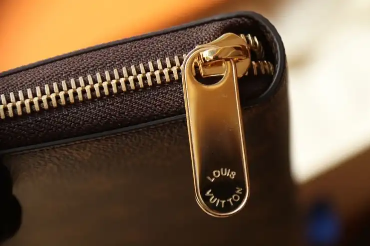 LV Wallets 4206A-0888