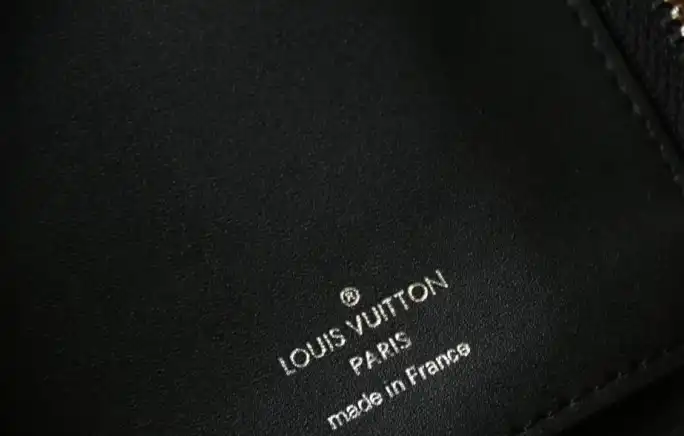 LV Wallets 4206A-0890