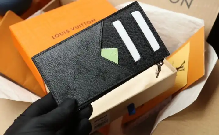 LV Wallets 4206A-0891