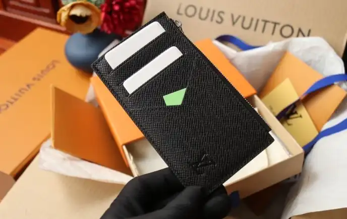 LV Wallets 4206A-0892