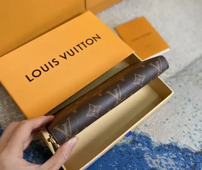 LV Wallets 4206A-1393
