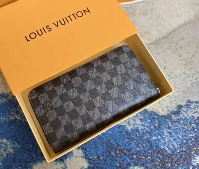 LV Wallets 4206A-1394