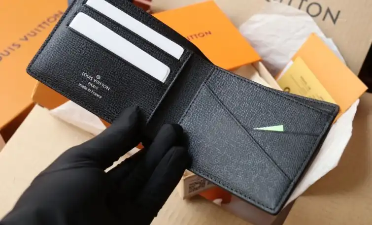 LV Wallets 4206A-2029
