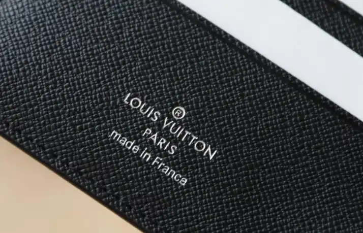LV Wallets 4206A-2029