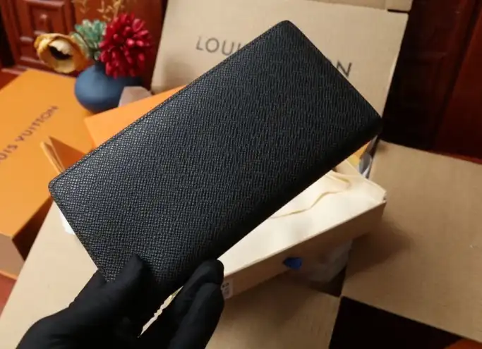 LV Wallets 4206A-2032