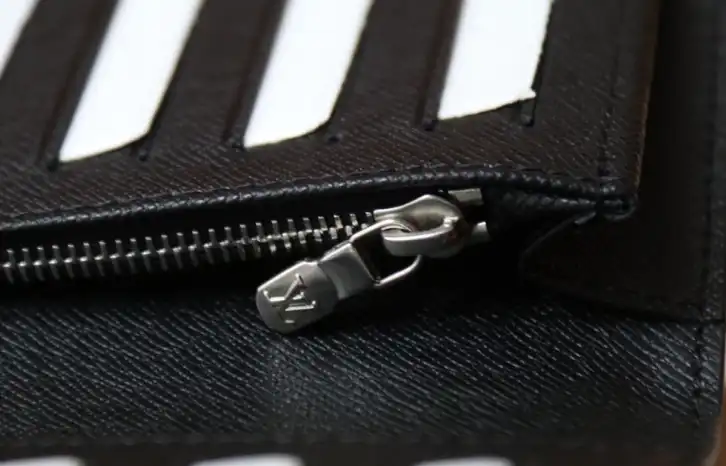 LV Wallets 4206A-2035