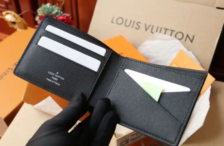 LV Wallets 4206A-2039