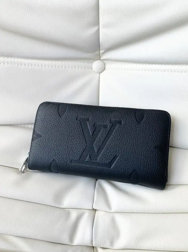 LV Wallets 4206A-2417