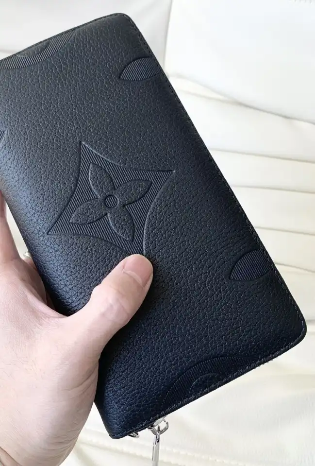 LV Wallets 4206A-2417