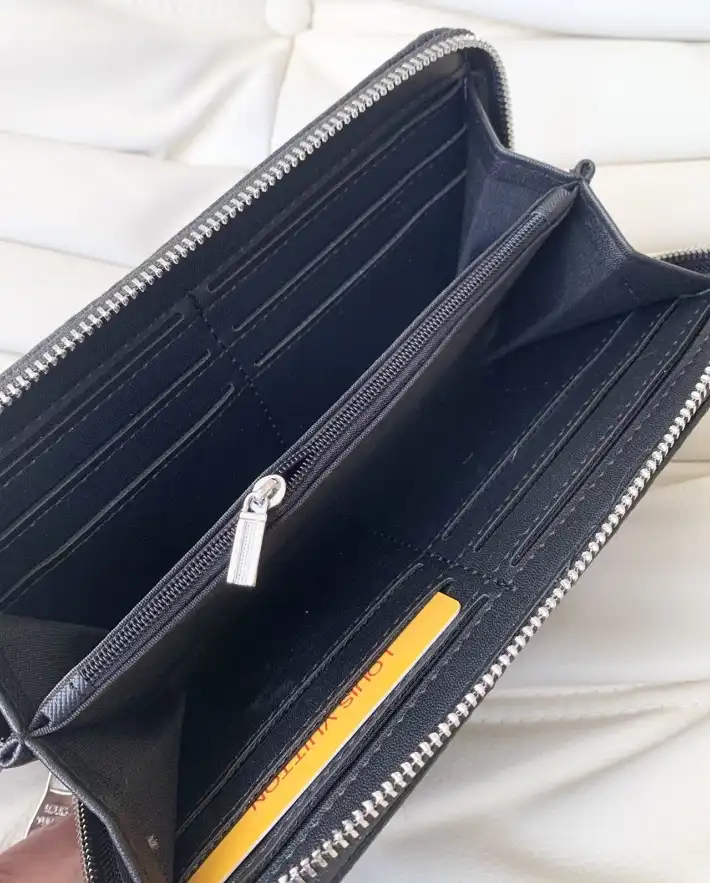 LV Wallets 4206A-2417