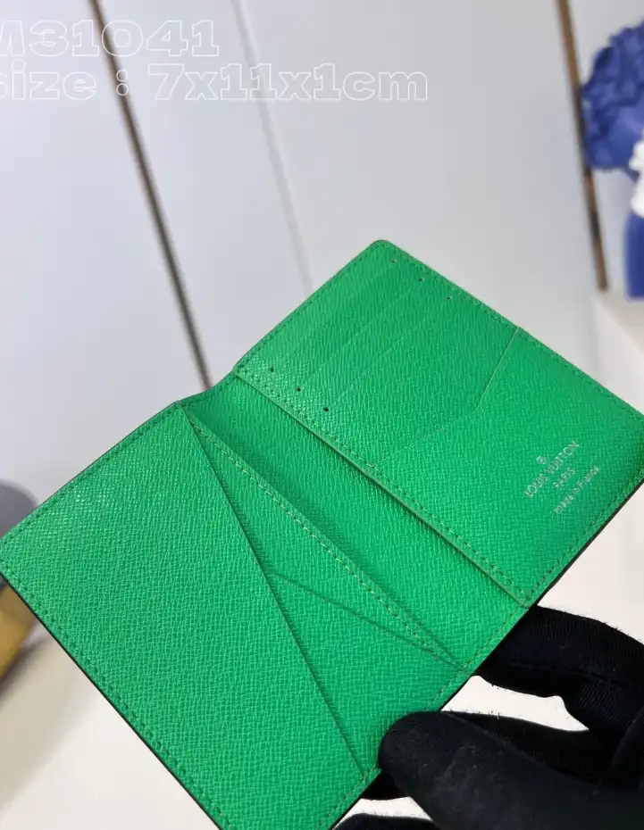 LV Wallets 4206A-2711