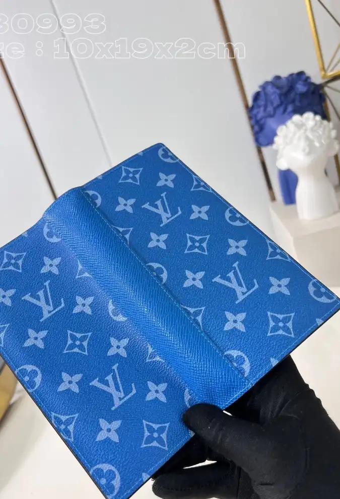 LV Wallets 4206A-2714