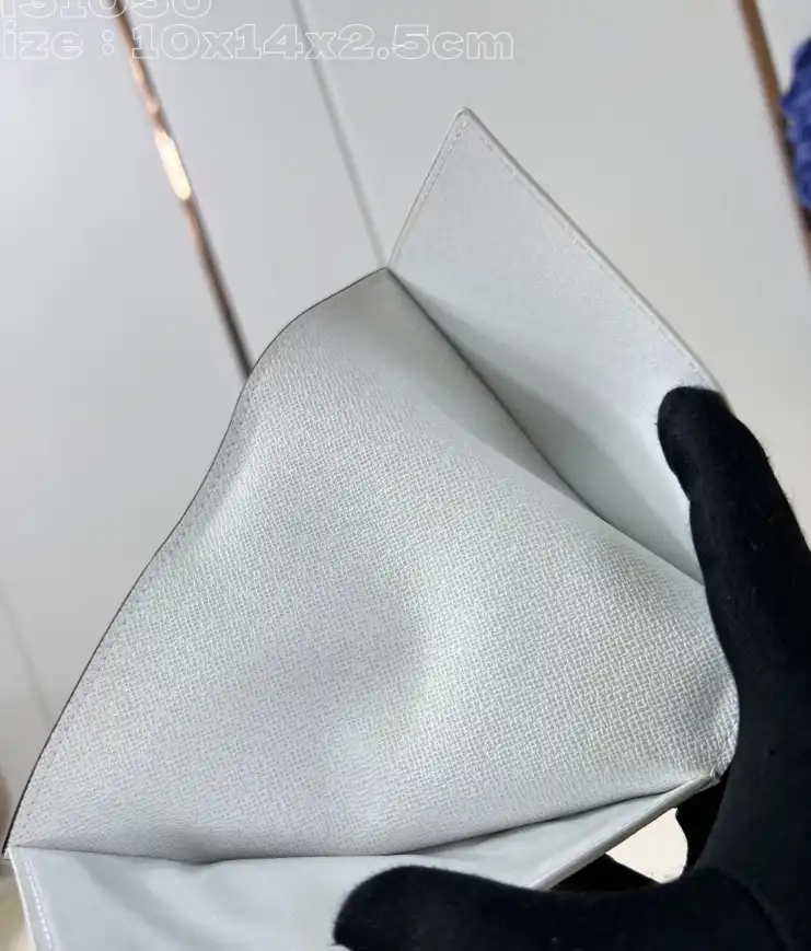 LV Wallets 4206A-3459