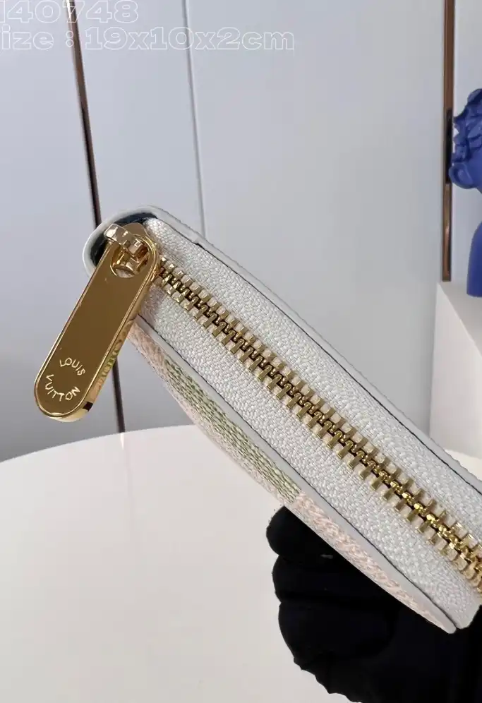 LV Wallets 4206A-3488