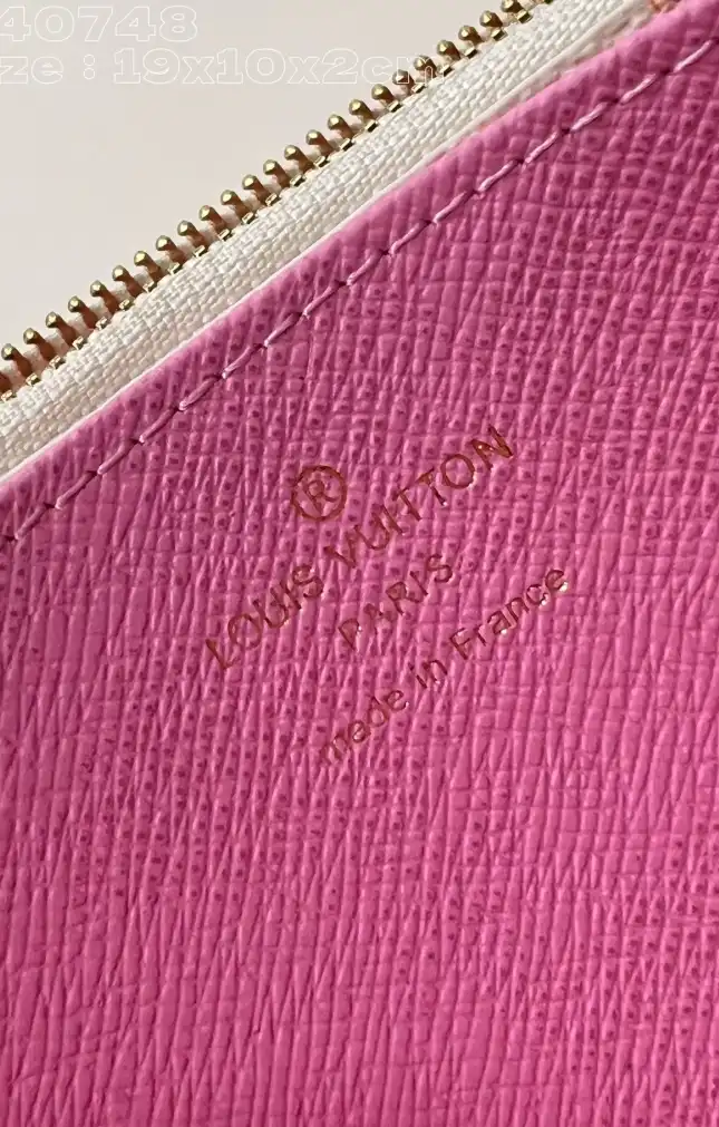 LV Wallets 4206A-3489