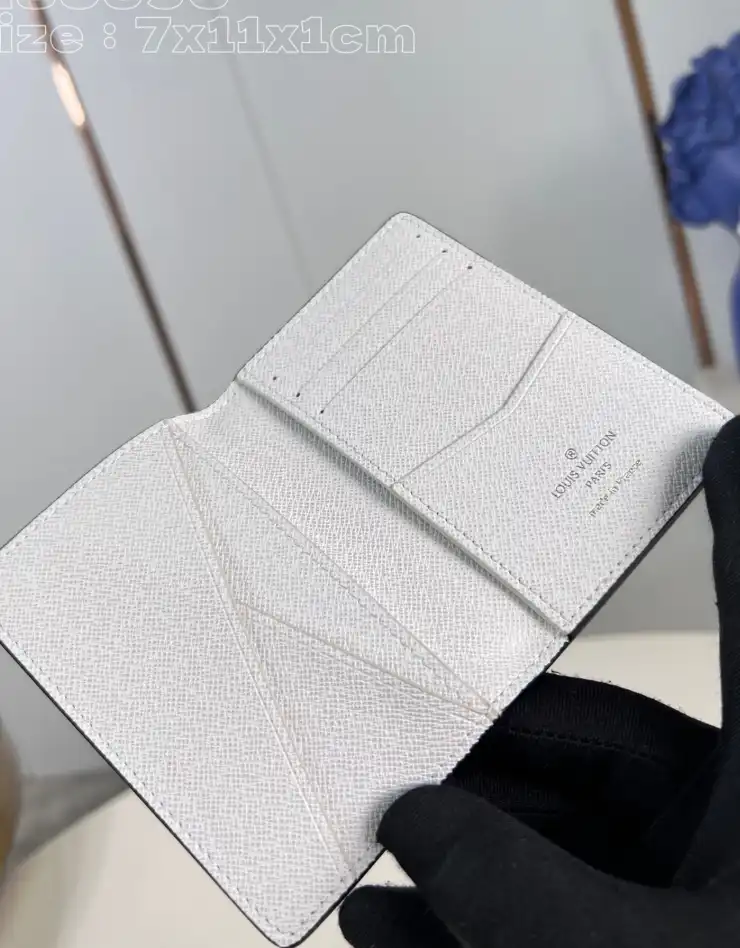 LV Wallets 4206A-3515
