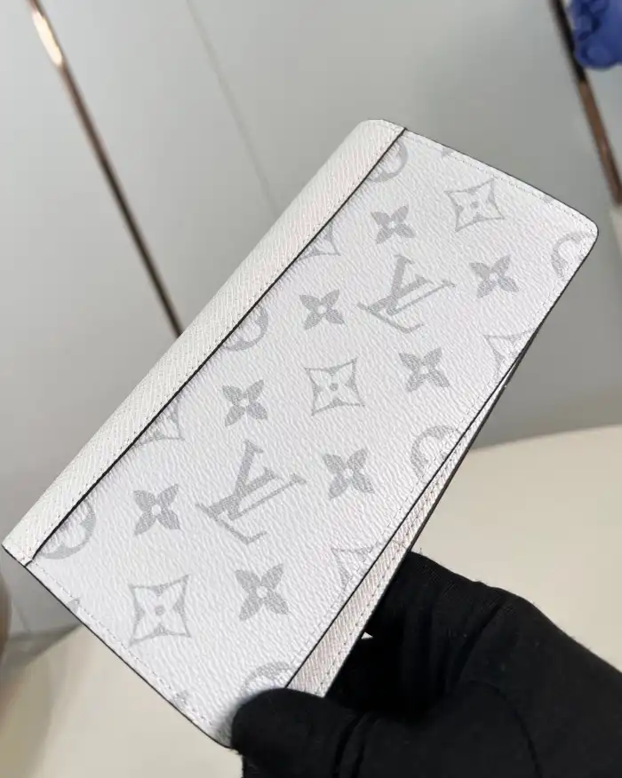 LV Wallets 4206A-3516