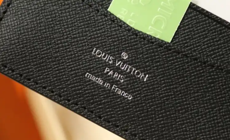 LV Wallets 4206A-3841