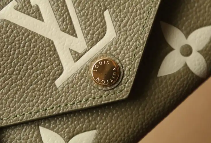 LV Wallets 4206A-4721