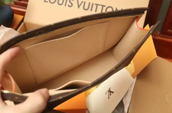 LV Wallets 4206A-4740