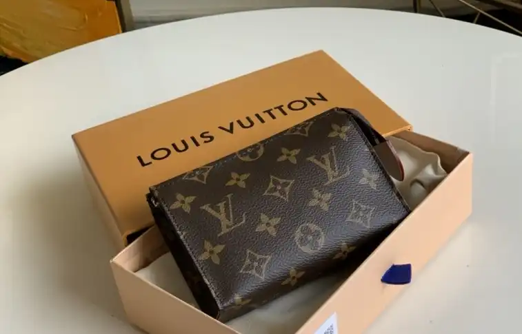 LV Wallets 4206A-5947