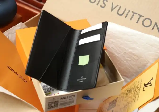 LV Wallets 4206A-6242
