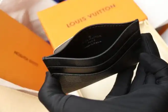 LV Wallets 4206A-6251