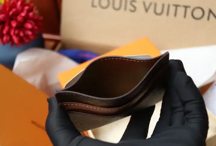 LV Wallets 4206A-6252