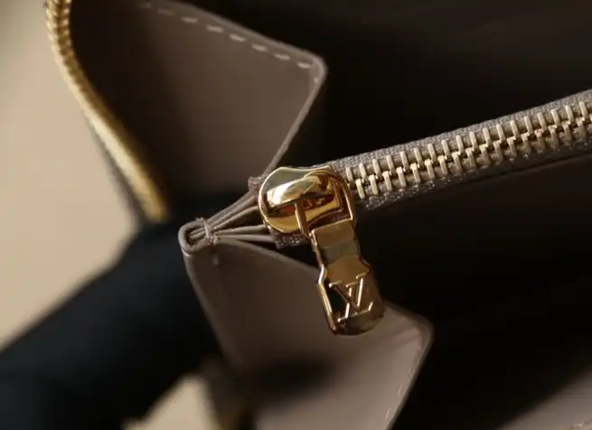 LV Wallets 4206A-6255
