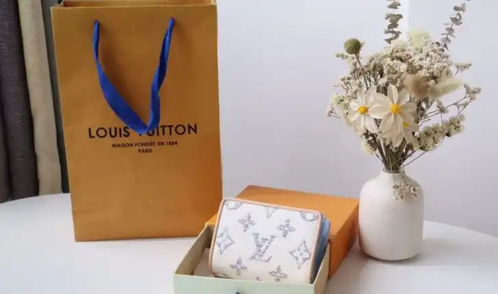 LV Wallets 4206A-6270
