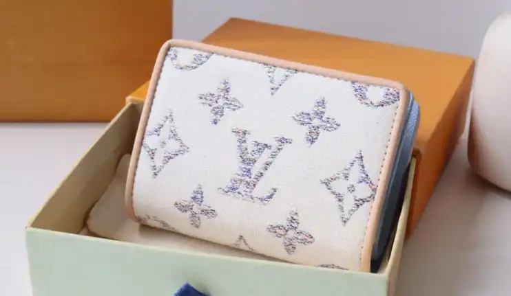 LV Wallets 4206A-6270