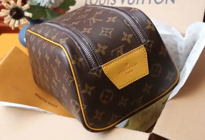 LV Cosmetic Bags 4206A-6281