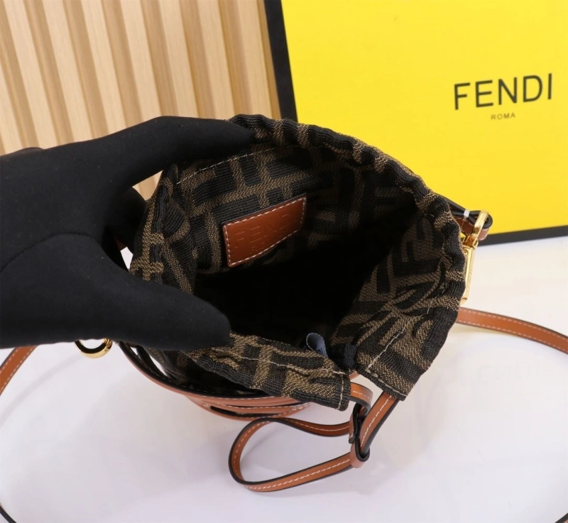 F**di bucket bags 4220-0039
