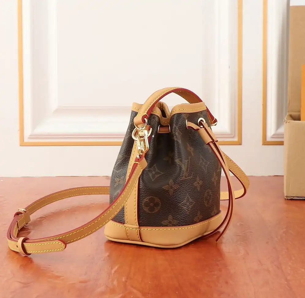 LV Bucket Bags 4220D-0127
