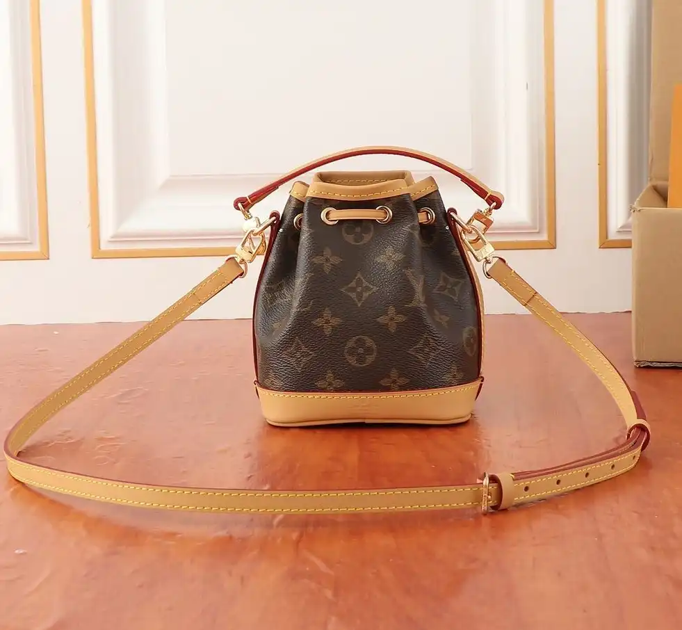 LV Bucket Bags 4220D-0127