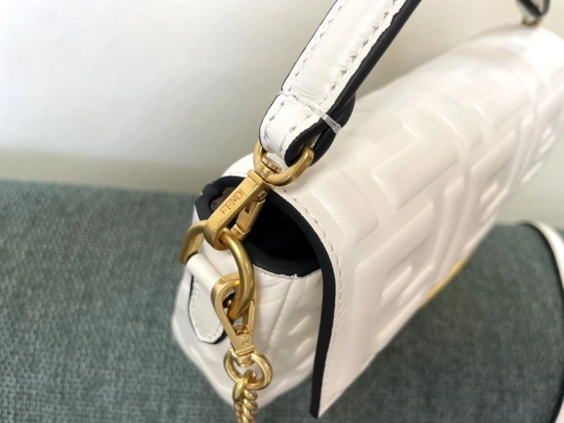 F**di baguette bags 4222c-0297