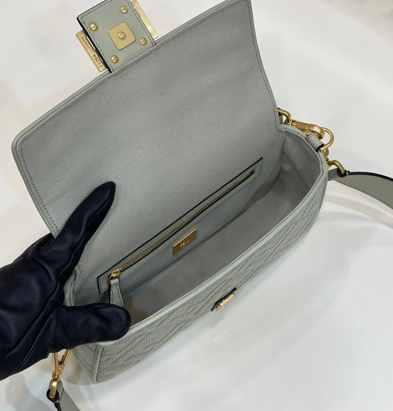 F**di baguette bags 4222c-0816
