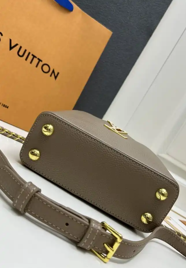 LV Capucines Bags 4224-0148