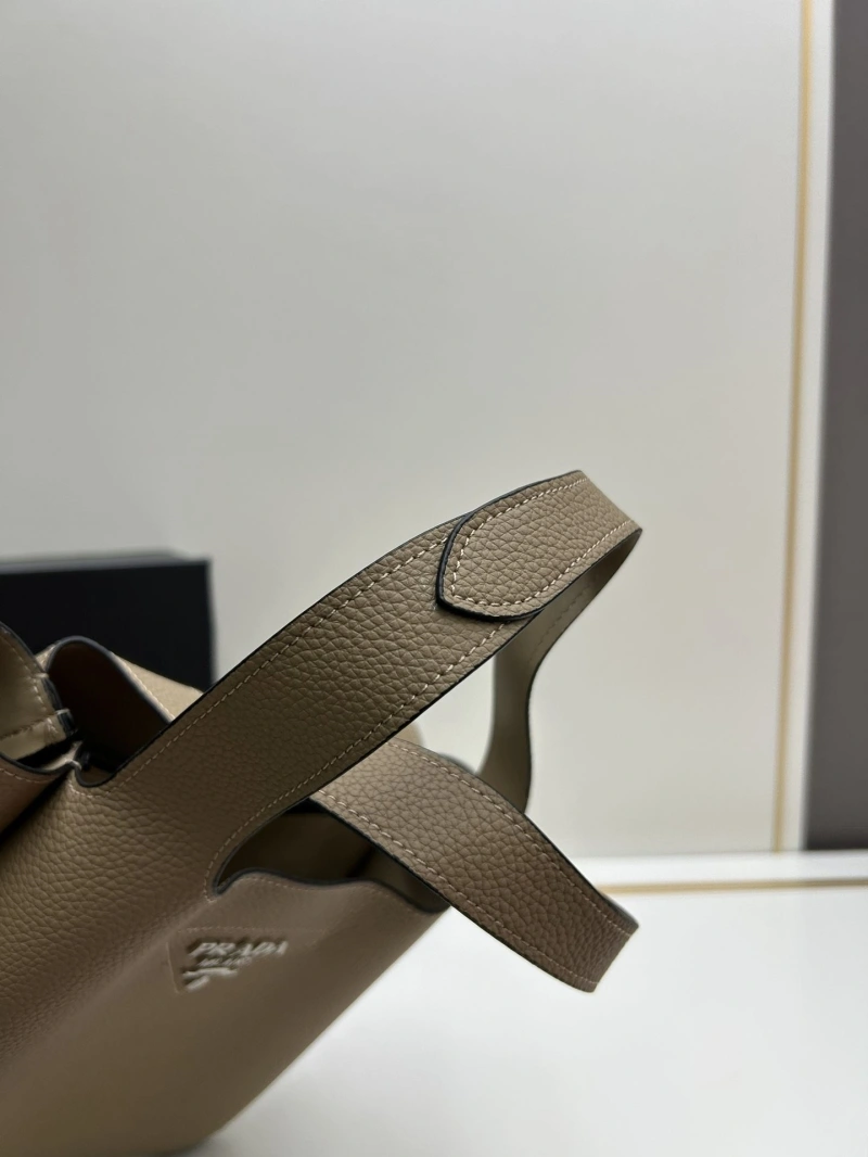 Pra*a shopping bags 4224-0857