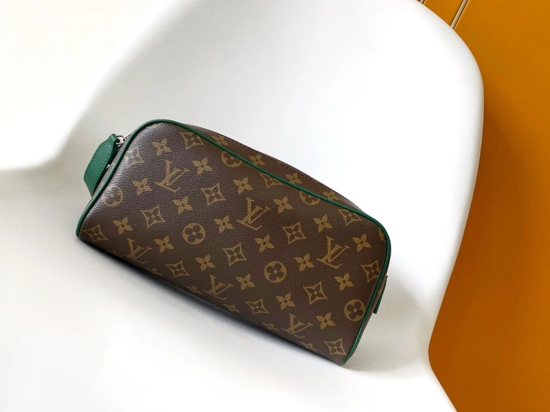 LV Cosmetic Bags 4233A-1567