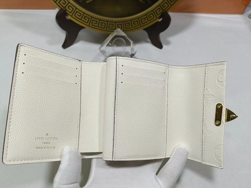 LV Wallets 4233A-2037