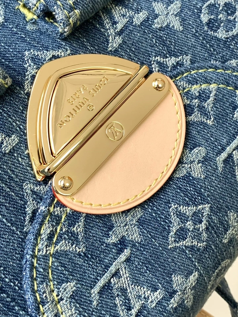 LV Backpacks 4233D-0083