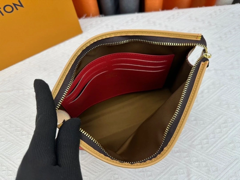 LV Clutch Bags 4233G-0431