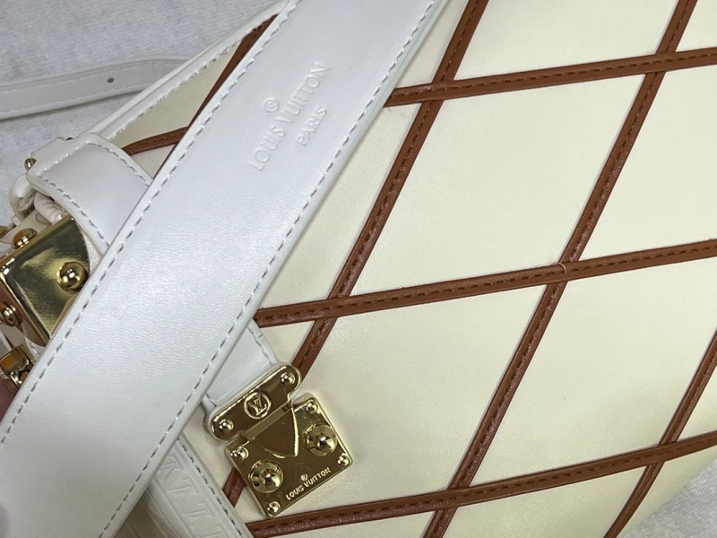 LV Box Bags 4233G-0488
