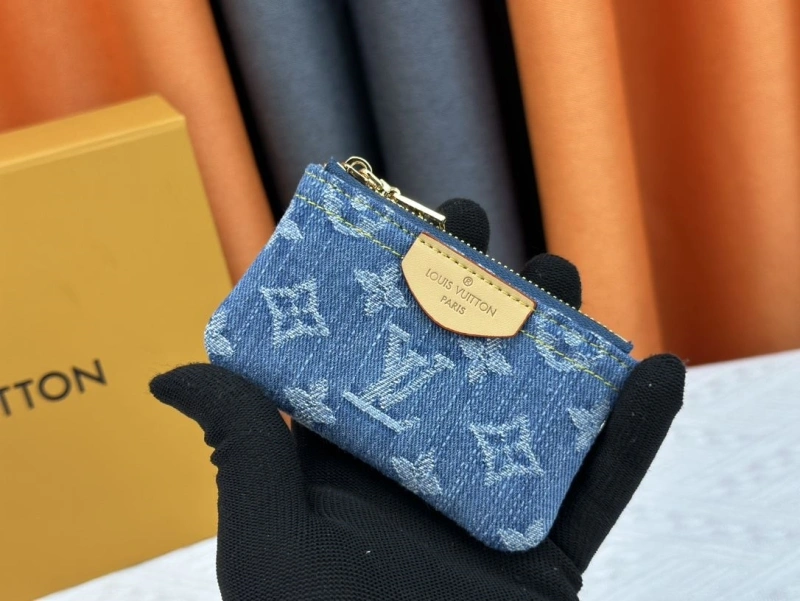LV Wallets 4233G-0566