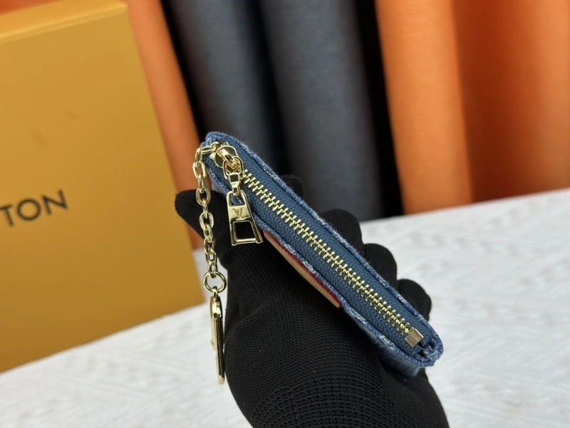 LV Wallets 4233G-0566
