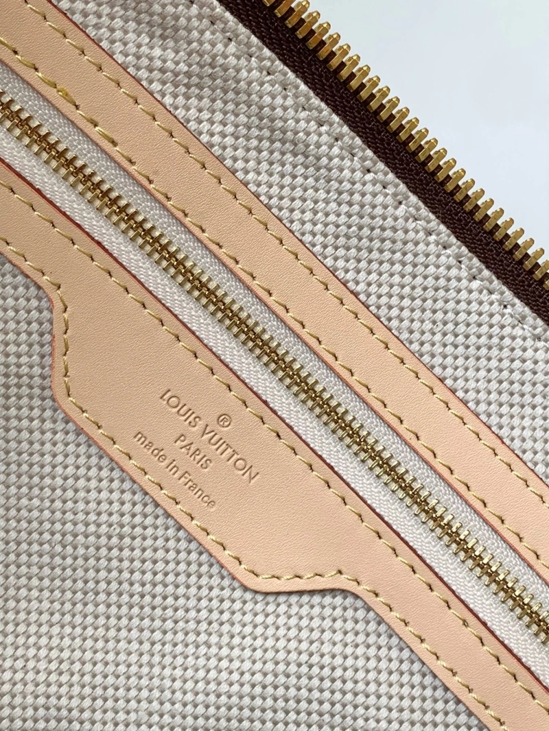 LV Travel Bags 4233H-0137