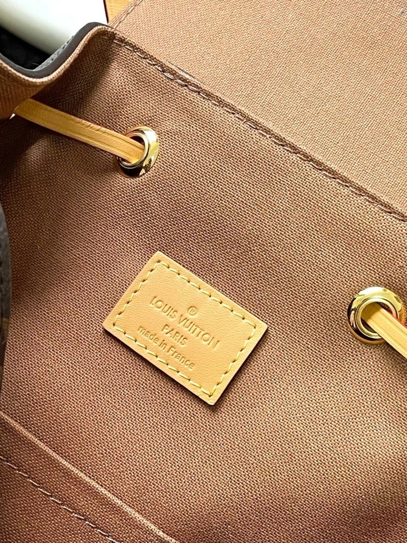 LV Backpacks 4233H-0251