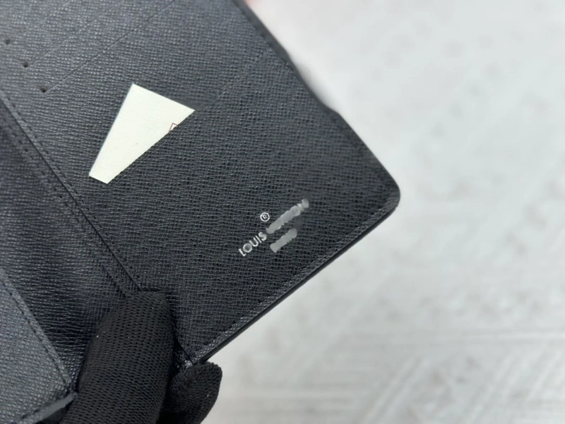 LV Wallets 4233H-0353