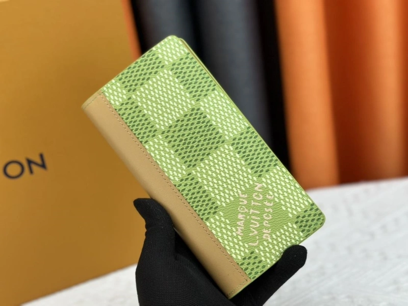 LV Wallets 4233H-0483